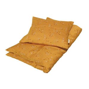 Golden Mustard StarsÂ baby sengetøj fra Filibabba Smukt baby sengesæt i en lækkerÂ karry gul farveÂ medÂ print af flotte stjerner fra danske Fillibabba. Sengetøjet er super blødt og består af både et dyne- og pudebetræk. Både dynen og puden lukkes med e